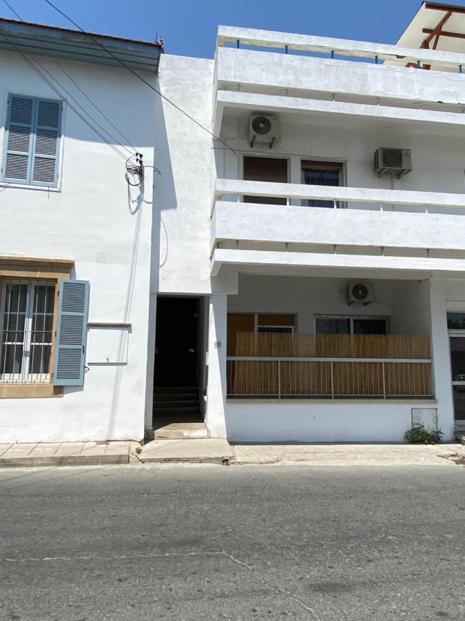 Past Or Tail Hostel Larnaca Exterior photo
